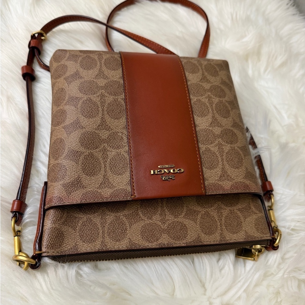 Coach Kitt Messenger Crossbody In Colorblock Signature Canvas Bag. NWOT - Picture 4 of 8